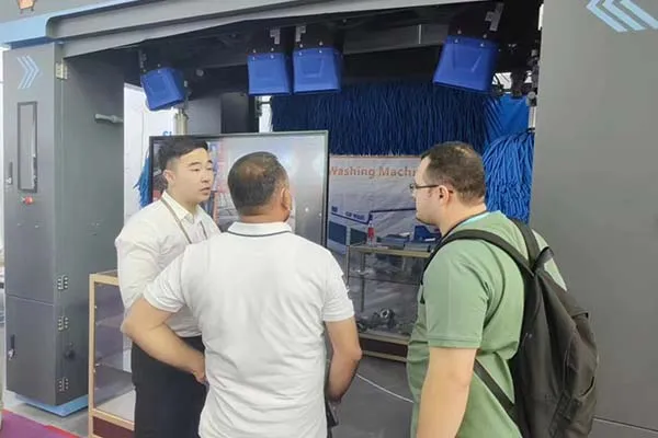 Customers-visit-the-factory_10