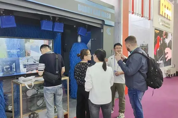 Customers-visit-the-factory_3