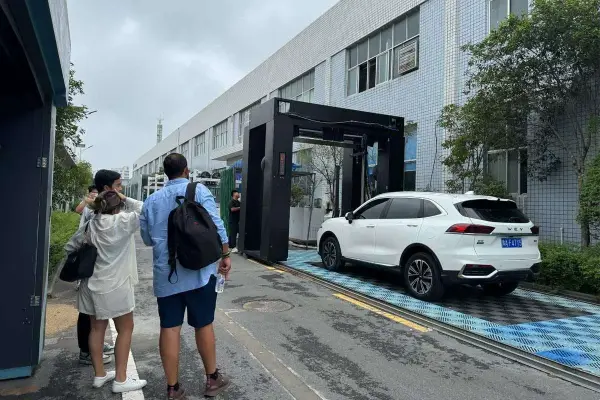Customers-Visit-Car-Washing-Machine
